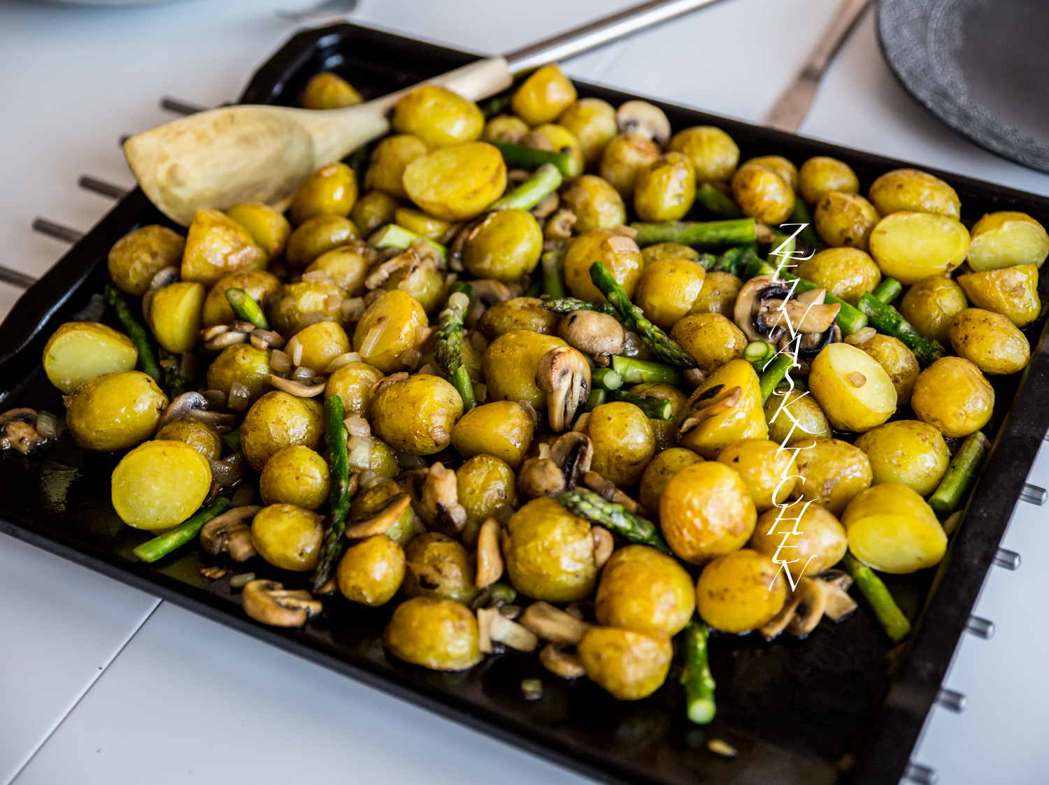Rostad färskpotatis med sparris och champinjoner ZEINAS KITCHEN