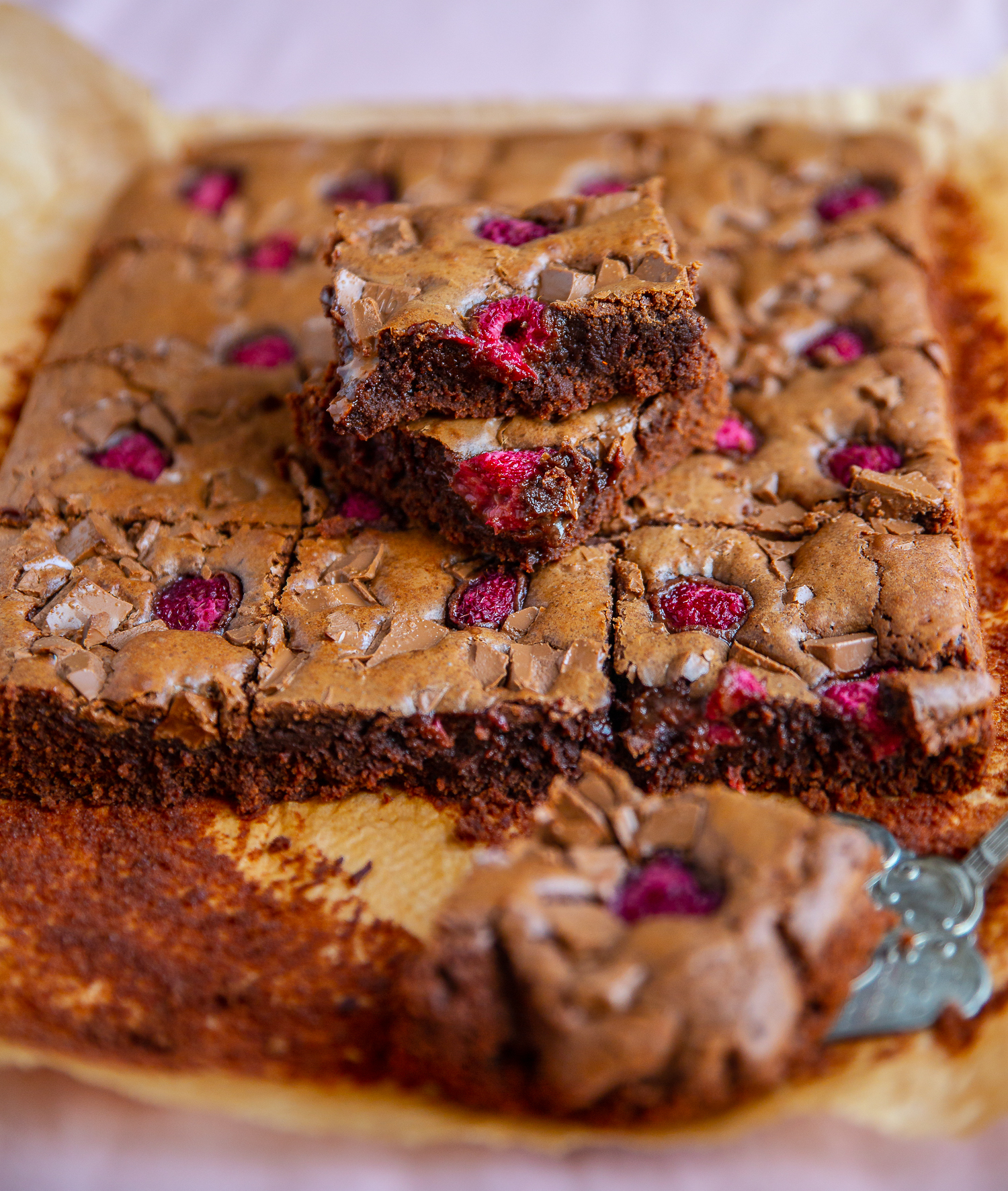 Brownies med hallon och chokladbitar ZEINAS KITCHEN