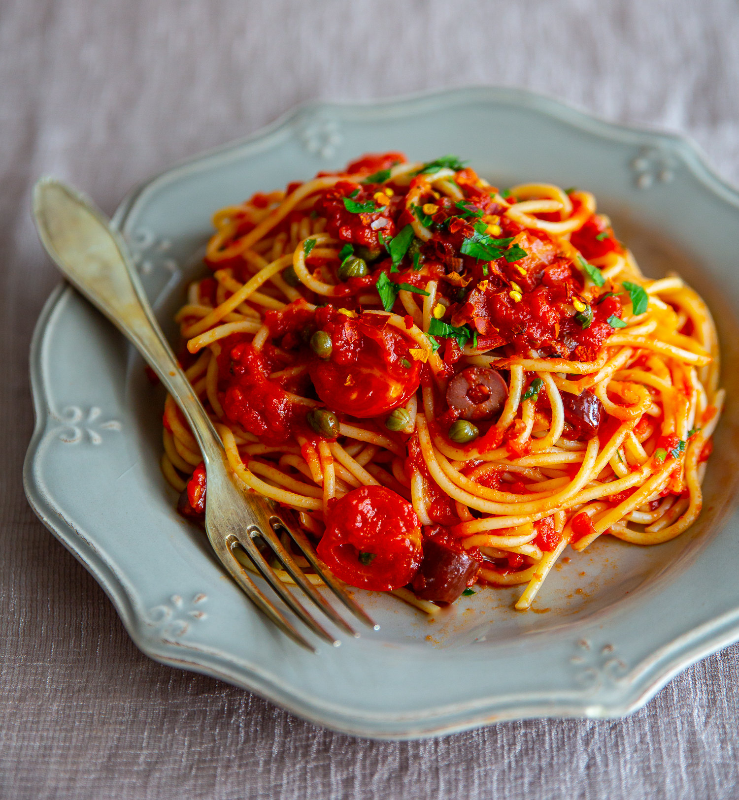 Spaghetti puttanesca - ZEINAS KITCHEN