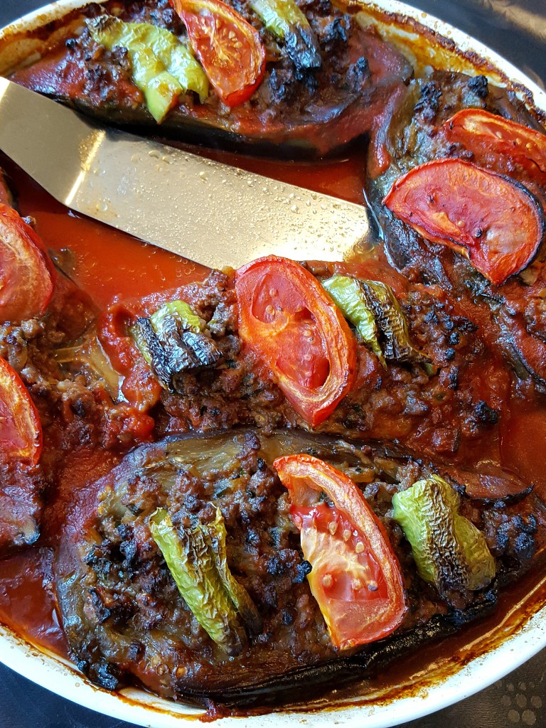 Karniyarik- Turkisk Aubergine Fyllda Med Färs - Zeinas Kitchen