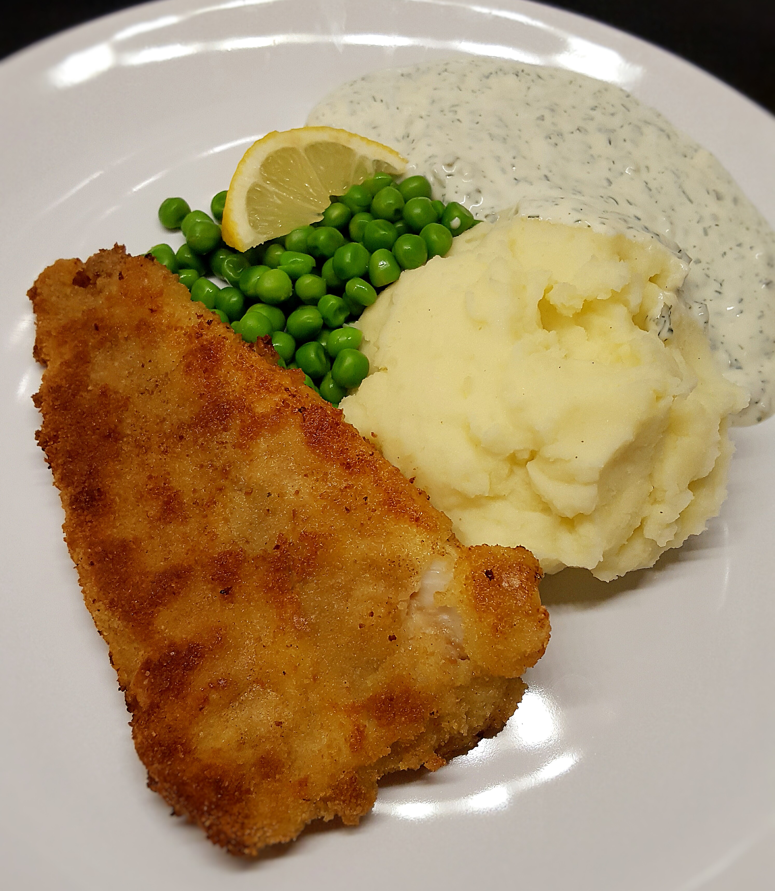 Panerad Fisk Med Potatismos Och Kall Dillsås - ZEINAS KITCHEN