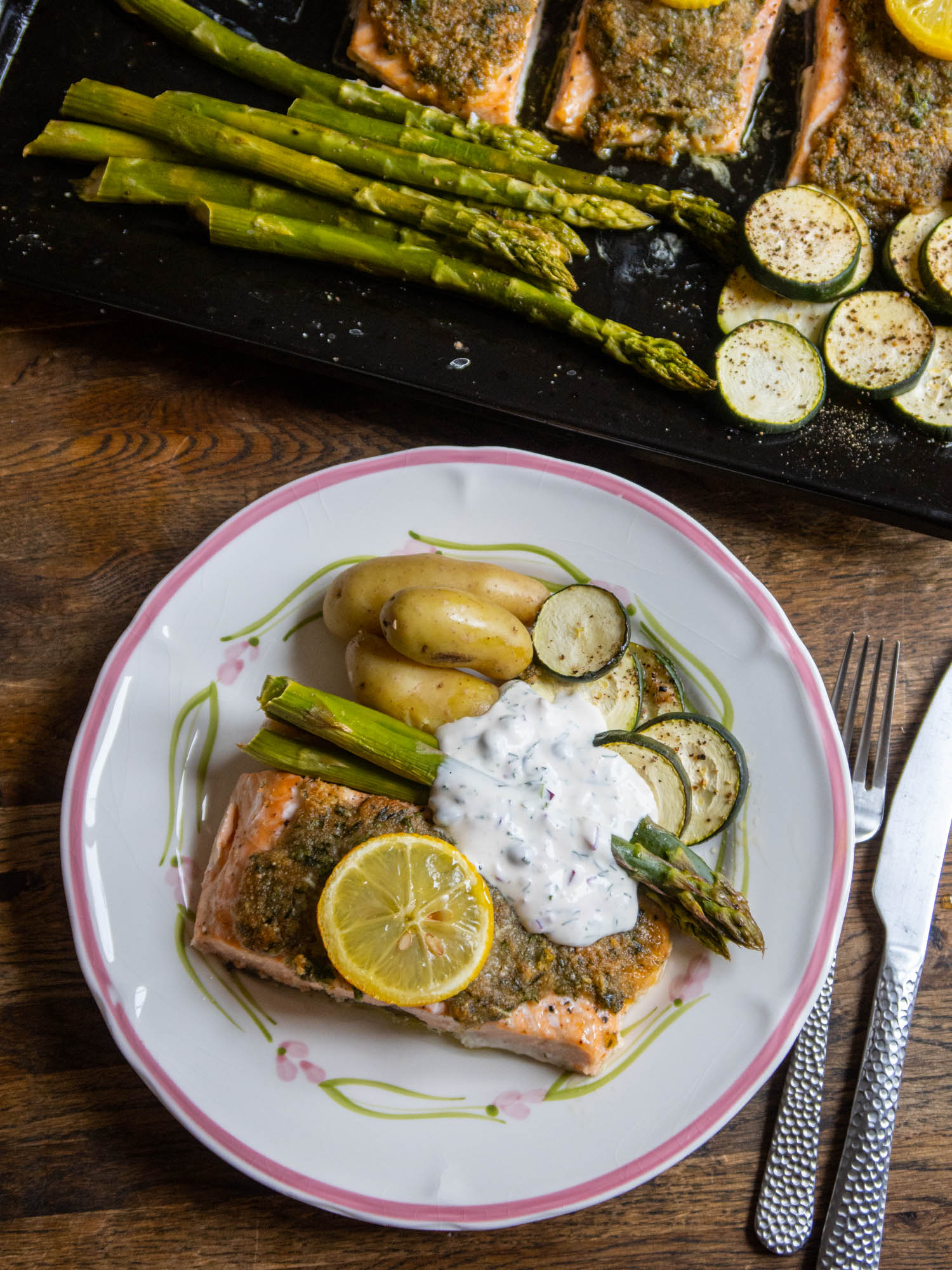 Somrig lax på plåt med sparris Zeinas Kitchen